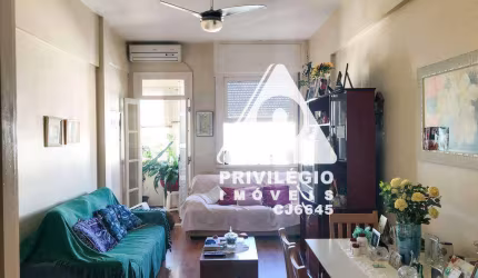 Apartamento de 2 quartos, com dependência e portaria 24hrs a venda no Flamengo