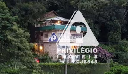 Incrível casa com vista mar e montanhas no Vidigal