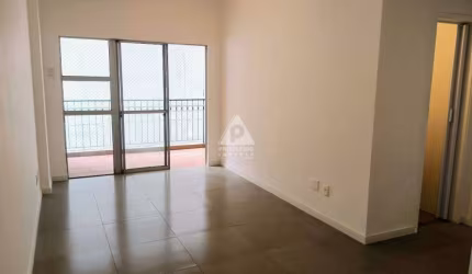 Apartamento quarto e sala com varanda em Botafogo