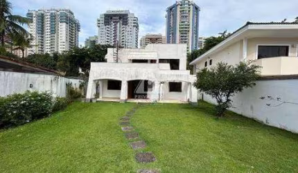 Excelente casa 4 quartos - Condominio no coração da Barra da Tijuca