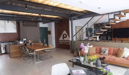 Privilégio imóveis vende: Excelente cobertura (Duplex) de alto padrão no Leblon