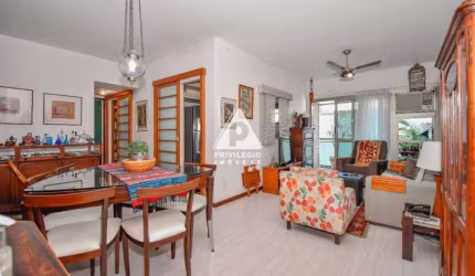 Excelente apartamento tipo flat 2 quartos , com varanda, 2 vagas de garagem na escritura. Condomínio com infra-estrutura completa.