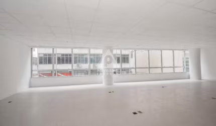 Venda de sala comercial 602, Centro, 133 m², infraestrutura empresarial.