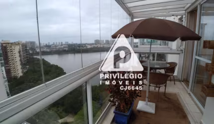 Cobertura duplex na Península, porteira fechada com 4 quartos, 1 suíte, piscina, churrasqueira e 2 vagas de garagem