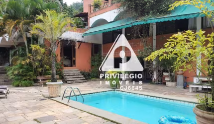 Casa Triplex com 5 quartos e 1 suíte master