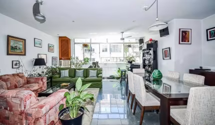 Amplo apartamento com 4 quartos (1 suíte) na quadra da Praia do Flamengo