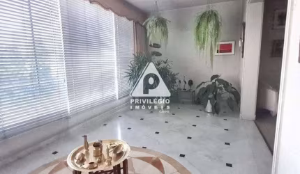 Excelente apartamento de 4 quartos, 1 suíte, 2 banheiros, 1 vaga, andar alto com vista na Pr. do Flamengo.