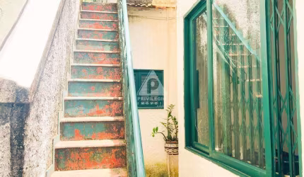 casa em rua transversal