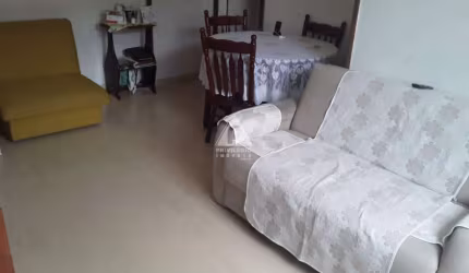 Apartamento de 2 quartos na rua Joaquim Palhares, andar alto, arejado e iluminado, com sala, banheiro social, cozinha, área de serviço e garagem..