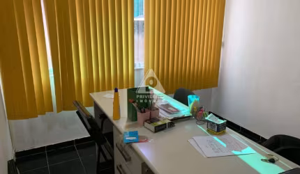 Privilégio Imóveis vende: Excelente Sala Comercial com 2 ambientes mobiliada, com ar condicionado, banheiro reformado.