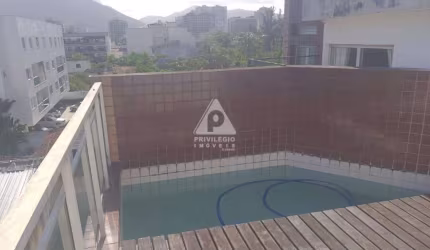 Cobertura 2 quartos - 01 suíte - 01 vaga - Piscina - Recreio dos Bandeirantes