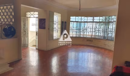 Mansão com 5 quartos sendo 4 suítes em Icaraí