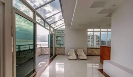 Cobertura triplex frente praia 4 quartos 2 suítes 5 banheiros 2 vagas 369 mts posto 5 Barra da Tijuca Oportunidade!