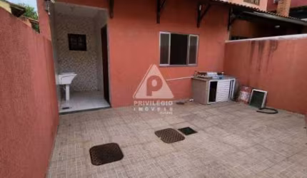 Casa Duplex 3 quartos 1 suíte 2 vagas infra privativa Curicica