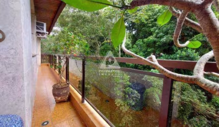 Apartamento, 3 quartos, suíte, closet, varanda, 140 mts, vista para Lagoa, no Leblon.