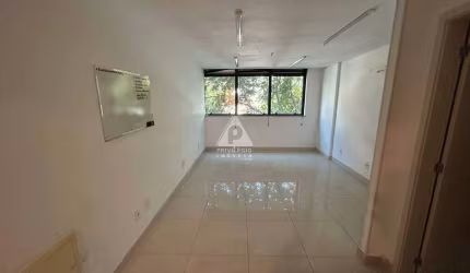 Sala comercial na Desembargador Izidro, Tijuca In offices