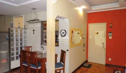 Original sala e quarto adaptado para dois quartos em rua nobre no Flamengo!