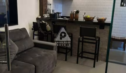 Apartamento 3 quartos, 2 banheiros, cozinha, área, 300m do Metrô, em rua sem saída, com guarita.