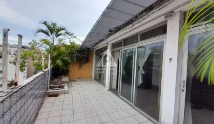 Cobertura com área externa no Flamengo