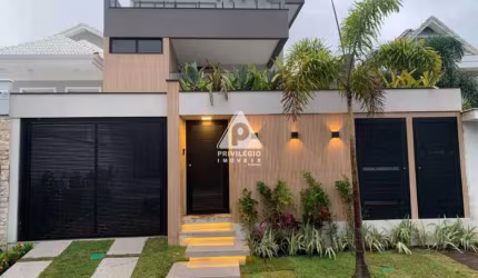 Casa Triplex condomínio Riviera Del Sol 4 quartos 4 suítes 2 vagas mansao segurança e privacidade Recreio dos Bandeirantes