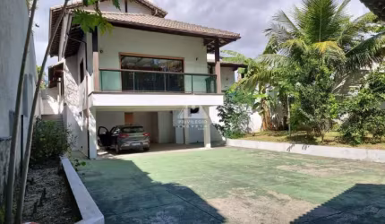Casa em Condomínio fechado, 4 quartos, 2 suítes, closet, piscina com cascata, sauna