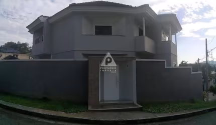 Casa Duplex em Condomínio fechado