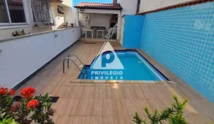 Casa triplex condomínio 3 quartos 1 suite 2 suites canadenses varanda Infra particular Seguranca 24h Jacarepagua Pechincha
