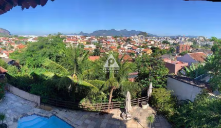 Casa Quadriplex em condomínio 5 quartos 3 suites com hidro sala 3 ambientes varandas e garagem