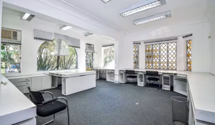 Excelente Casa duplex com 548m² na Urca, comercial ou residencial com 8 salas, vaga de garagem, documentação perfeita.