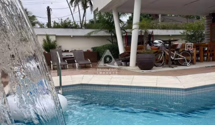 Casa em condomínio fechado com 4 suítes, piscina, sauna e sistema de geração de energia em Vargem Pequena