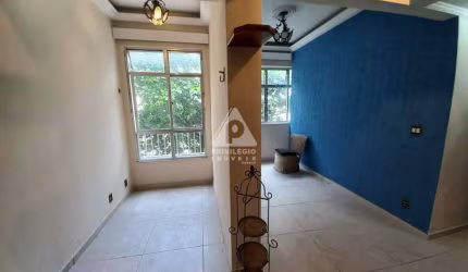 Apartamento à venda 3 quartos com vaga na escritura - Rua Transversal no Posto 3 - Copacabana.