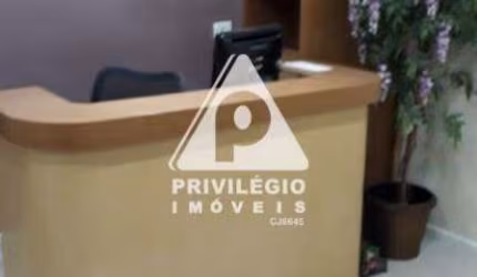 Sala comercial, reformada com vaga na Glória
