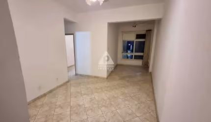 Sala e quarto colado ao Metrô