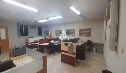 PRIVILÉGIO IMÓVEIS (CJ6645) VENDE: Ótima Sala Comercial com 140,00m² no coração comercial do Centro do Rio de Janeiro.