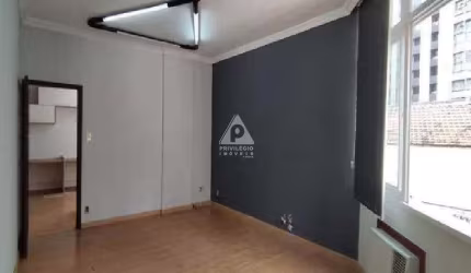 PRIVILÉGIO IMÓVEIS VENDE: Sala Comercial com 45,00m², situada no coração administrativo do Centro do Rio.
