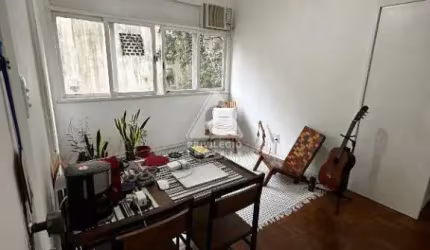Apartamento de 2 quartos reformado em Laranjeiras