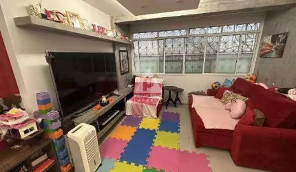 Apartamento térreo c/ 2 quartos, suite, cozinha americana e QUINTAL PRIVATIVO entre a Lagoa e o Parque Lage