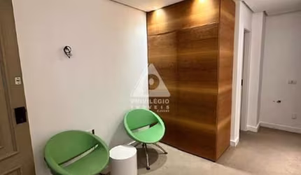 Sala comercial com 52m2, com banheiro, no Edif. Empresarial Amadeus Mozart (Edif. Amarelinho)