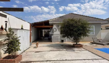 Linda Casa 3 quarto com suite com vaga e piscina a venda em Itaipuaçu