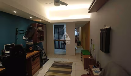 Aconchegante quarta e sala no Humaitá.