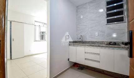 Conjugado reformado de 22m² no Catete - Rio de Janeiro