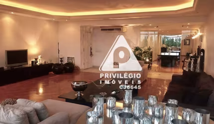 Apartamento à Venda, Atlântica no Leme, 3 Quartos, Reformado.