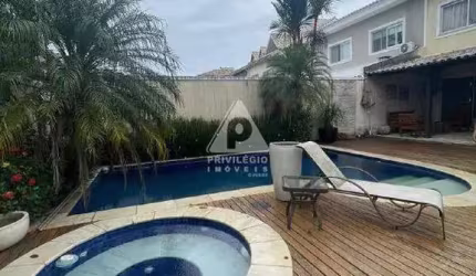 Casa Duplex 4 quartos, 2 suítes CONDOMÍNIO PORTOFINO - RECREIO DOS BANDEIRANTES/RJ