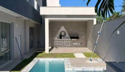 CASA TRIPLEX 4 SUITES, 2 VAGAS E PISCINA - À VENDA - VARGEM PEQUENA