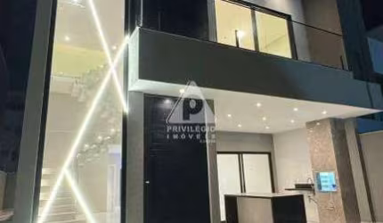 Casa 5 quartos, 5 suítes, infraestrutura completa, divida Barra da Tijuca e Recreio Dos Bandeirantes
