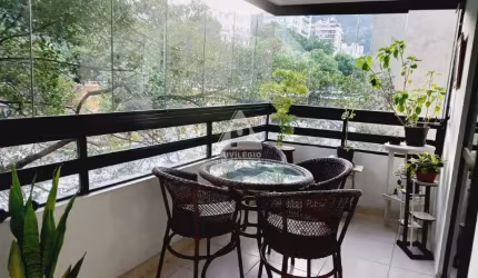 Apartamento de 2 quartos com varanda e 2 vagas em Laranjeiras