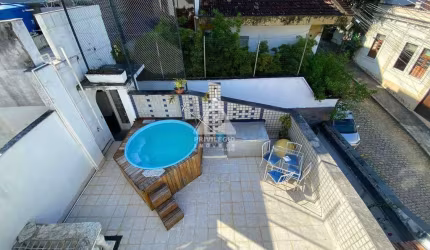 Casa a venda com 5 quartos em uma das ruas mais cobiçadas do Humaitá.