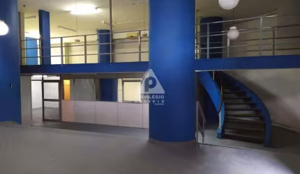 Loja de rua, com vitrine, mezanino, 266m², ótima localização no centro