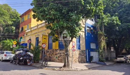 CASA DE RUA, ESQUINA COM DIREITO DE SUBIR MAIS 2 ANDARES