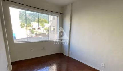 Apartamento à venda, 2 quartos, em rua tranquila do Andaraí.